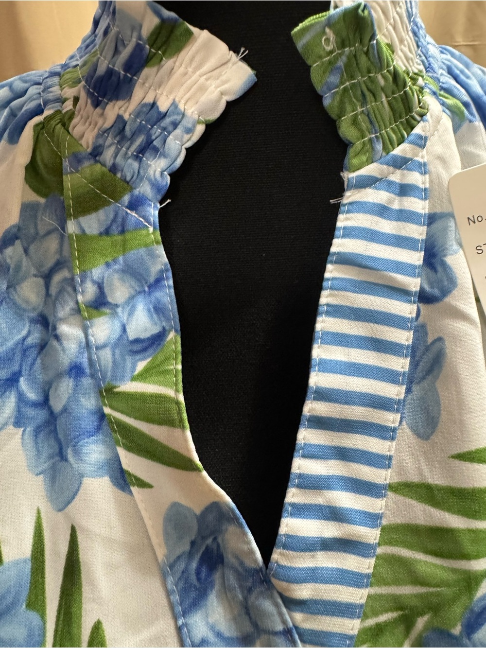 Blue Hydrangea Floral Puff Sleeve Blouse Small NWT Coastal - Picture 5 of 7